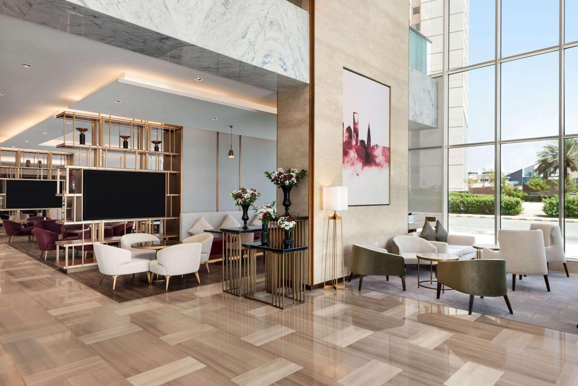 Ramada By Wyndham Riyadh King Fahd Road Eksteriør billede The lobby of the hotel