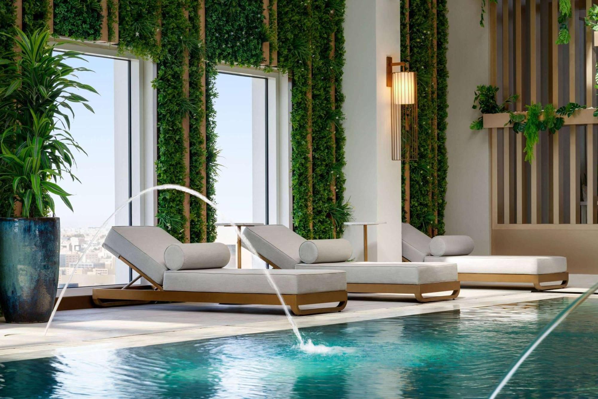 Ramada By Wyndham Riyadh King Fahd Road Eksteriør billede The pool at the 1017 Oliver